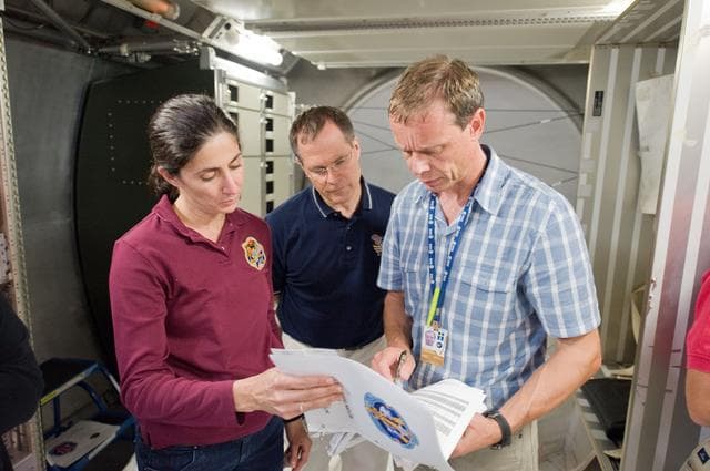 NASA image: STS-128 crew during their SSMTF TRANS HANDS-ON review in Bldg. 9NW. 
