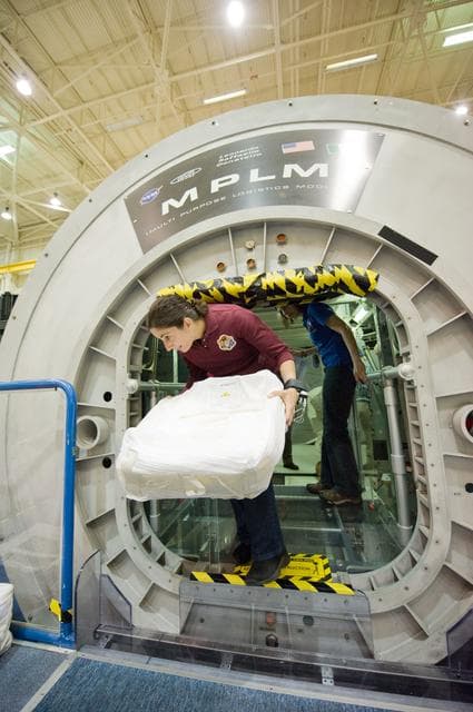 NASA image: STS-128 crew during their SSMTF TRANS HANDS-ON review in Bldg. 9NW. 