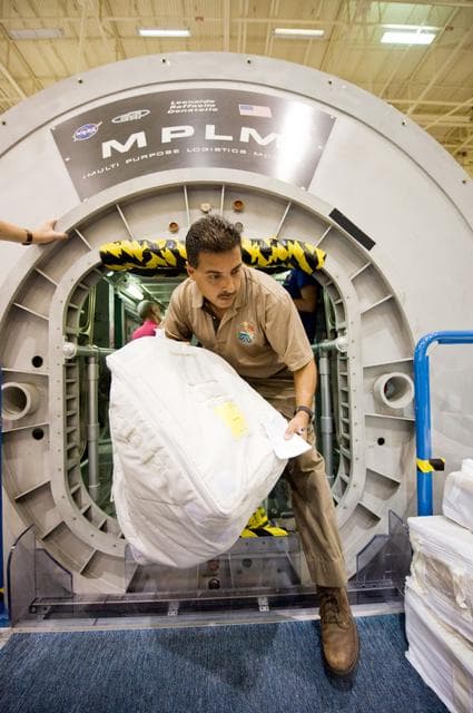 NASA image: STS-128 crew during their SSMTF TRANS HANDS-ON review in Bldg. 9NW. 