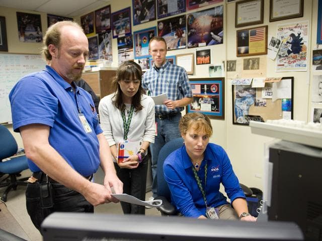 NASA image: STS-131 crew during VR Lab MSS/EVAB SUPT3 Team 91016 training