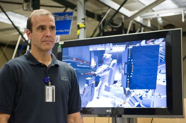NASA image: STS-131 crew during VR Lab MSS/EVAB SUPT3 Team 91016 training 
