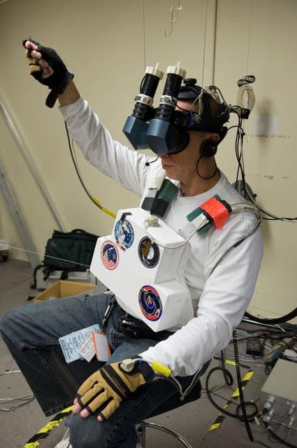 NASA image: STS-131 crew during VR Lab MSS/EVAB SUPT3 Team 91016 training 