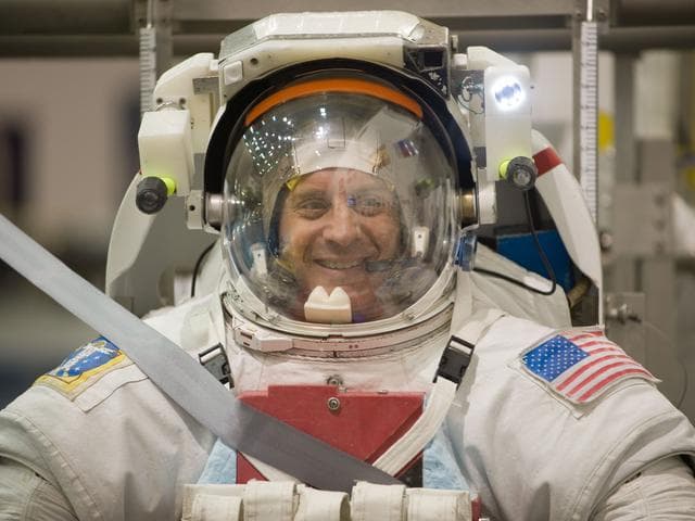 NASA image: STS-132 Preflight Training - Dive with Garret Reisman, Mike Goode and Stephen Bowen 