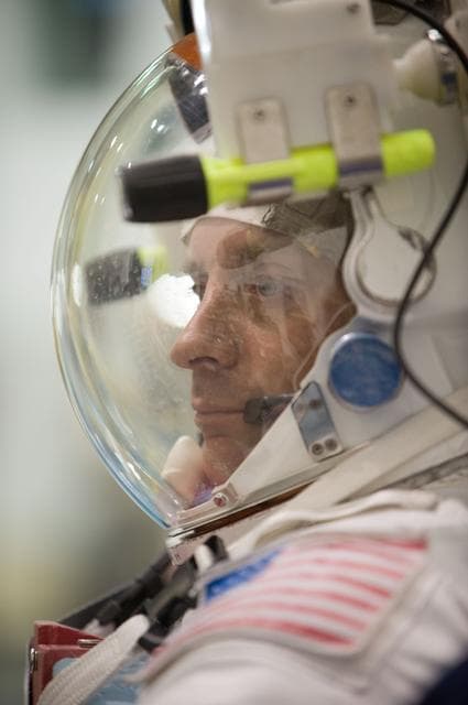 NASA image: STS-132 Preflight Training - Dive with Garret Reisman, Mike Goode and Stephen Bowen 
