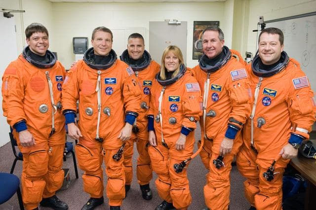 NASA image: STS-130 crew with training teams & ASC/CAP/DES 91020 training in CCT-II 