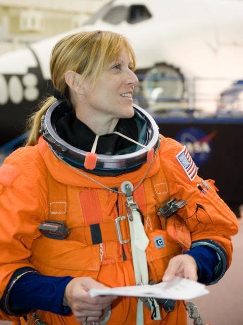NASA image: STS-130 crew with training teams & ASC/CAP/DES 91020 training in CCT-II 