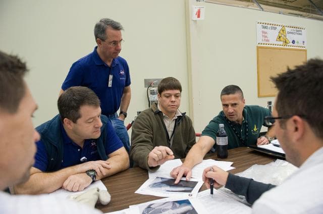 NASA image: STS-130 crew training during their ISS EVA P/P 33105 training in the SSMTF 