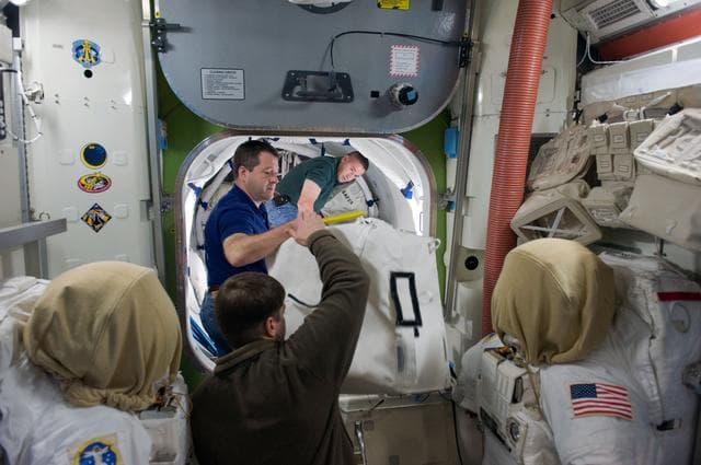 NASA image: STS-130 crew training during their ISS EVA P/P 33105 training in the SSMTF 
