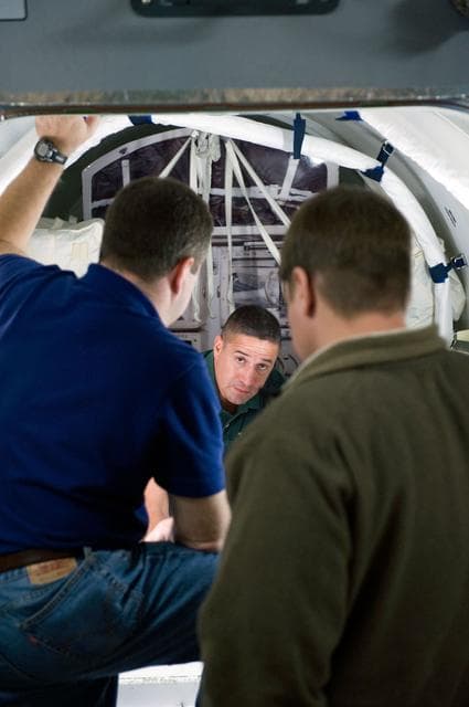 NASA image: STS-130 crew training during their ISS EVA P/P 33105 training in the SSMTF 
