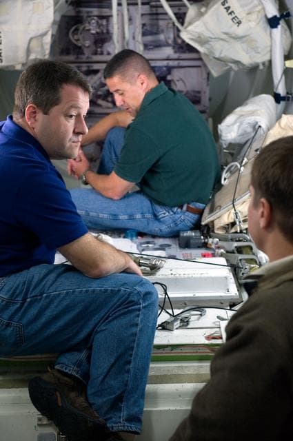 NASA image: STS-130 crew training during their ISS EVA P/P 33105 training in the SSMTF 