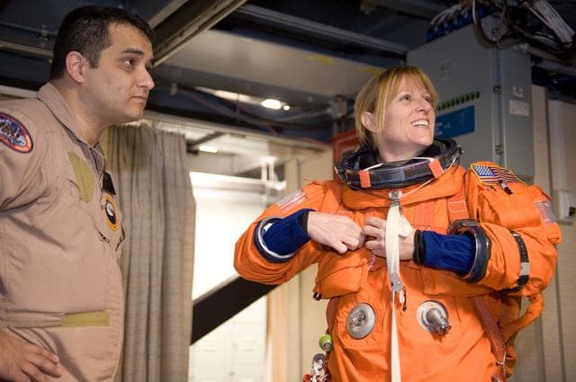 NASA image: STS-130 crew during GNW PO INS OPS training in building 35
