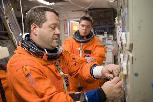 NASA image: STS-130 crew during GNW PO INS OPS training in building 35