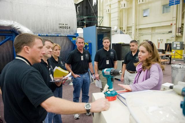NASA image: STS-130 crew during SSMTF COR/ASSY PROC training in building 9NW.