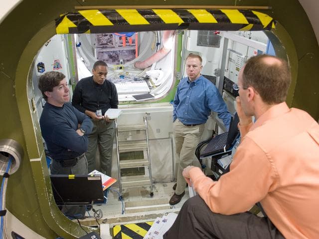NASA image: STS-133 SSMTF ISS JNT AL HDW 31105 training.
