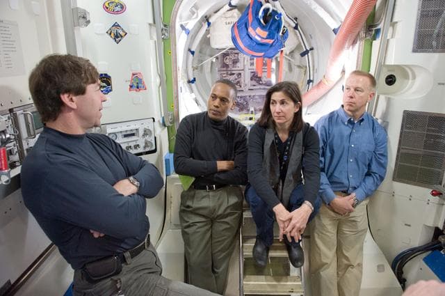 NASA image: STS-133 SSMTF ISS JNT AL HDW 31105 training.
