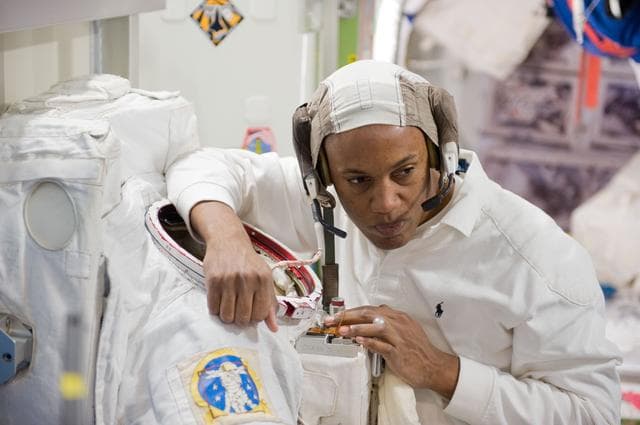 NASA image: STS-133 crew during SSMTF ISS EVA P/P training