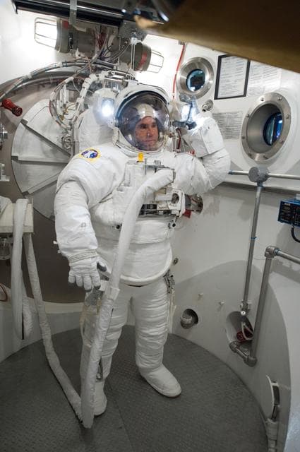 NASA image: STB-SS-1912 - SSATA Crew Training for STS-134 Greg Chamitoff  