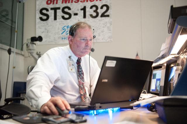 NASA image: STS-132/ULF4 Flight Controllers on Console