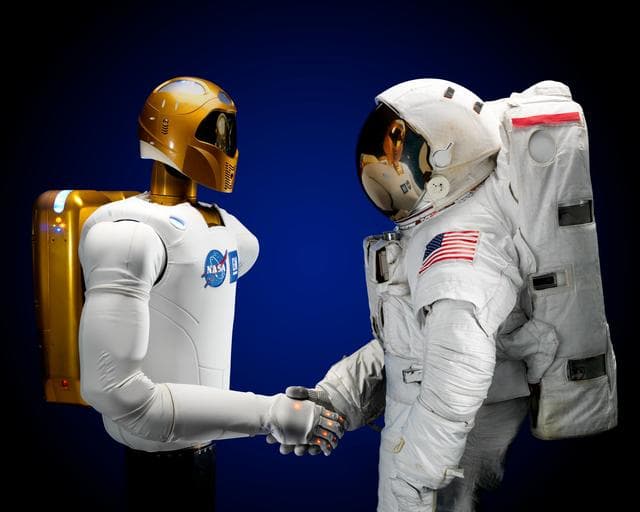 NASA image: R2/EMU photos in Building 32 - Robonaut Lab