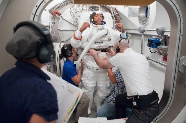 NASA image: STB-SS-1914 - SSATA Crew Training for STS-133 (B. A. Drew)