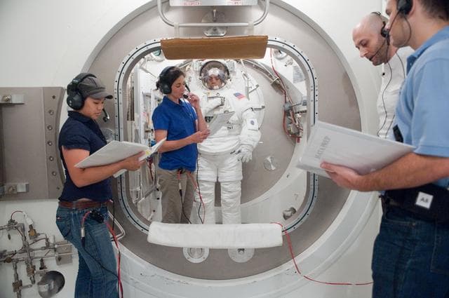 NASA image: STB-SS-1914 - SSATA Crew Training for STS-133 (B. A. Drew)