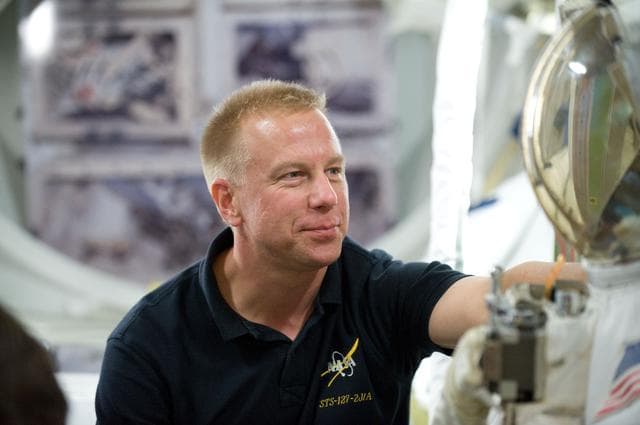 NASA image: STS-133 SMTF ISS EVA P/P 33105 Crew Training
