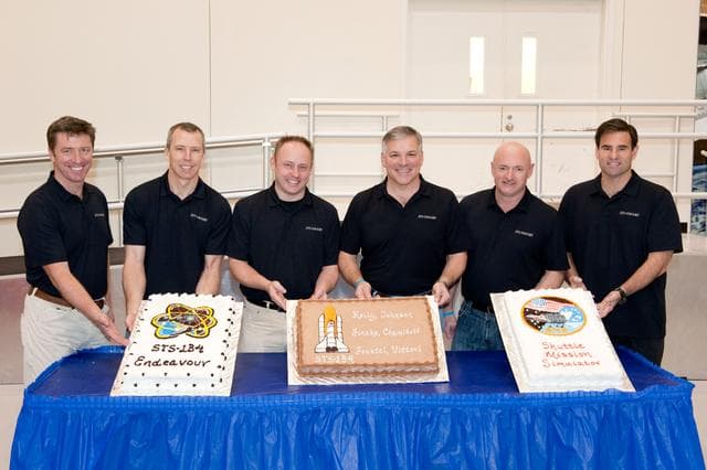 NASA image: STS-134 prime crew cake cutting ceremony