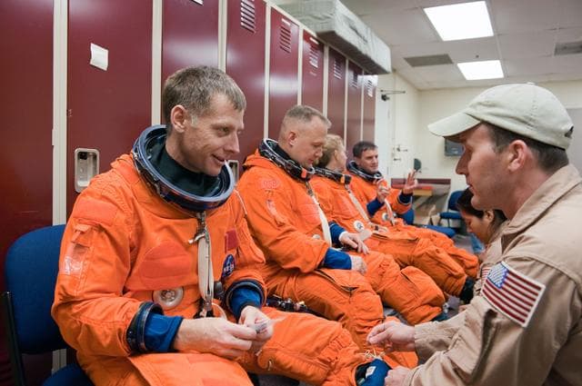 NASA image: STS-135 crew and training team during ASC/CAP/DES
