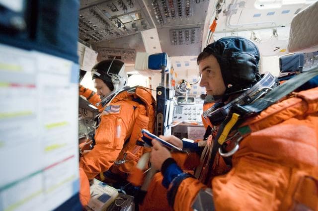 NASA image: STS-135 crew and training team during ASC/CAP/DES