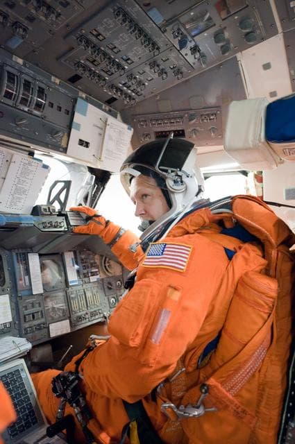 NASA image: STS-135 crew and training team during ASC/CAP/DES