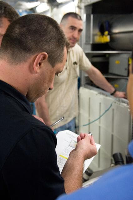 NASA image: Expedition 29 crew during OOM skills training in ISS mockups