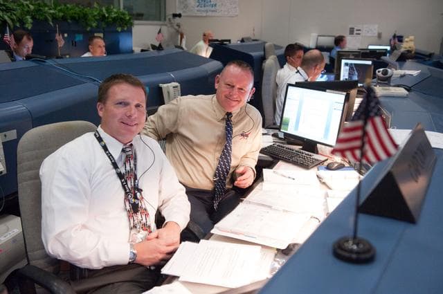 NASA image: STS-134 Flight Controllers on Console - Landing