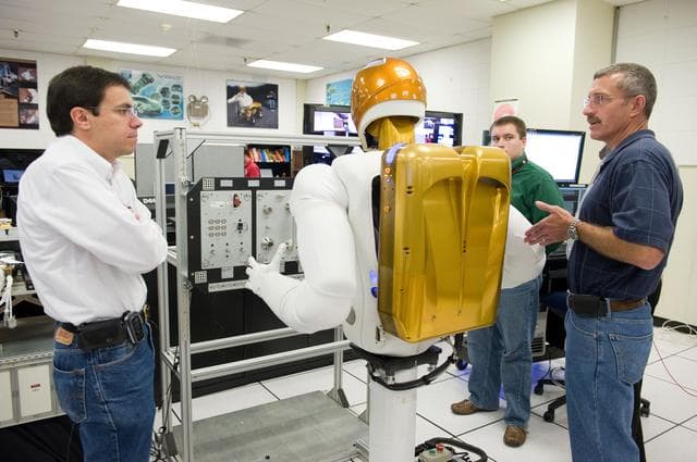 NASA image: Expedition 29/30 crew training with astronaut Dan Burbank