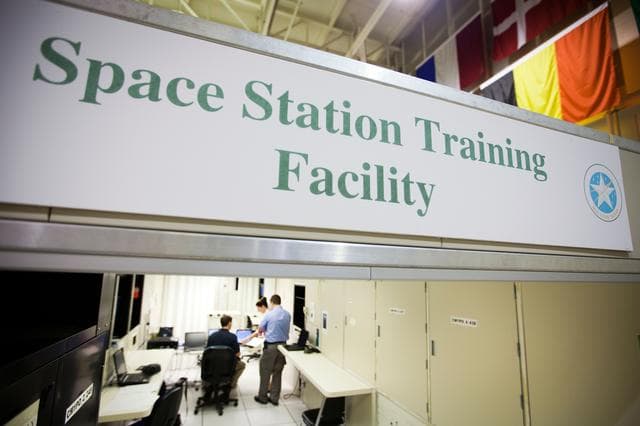 NASA image: STS_135_ SSTF