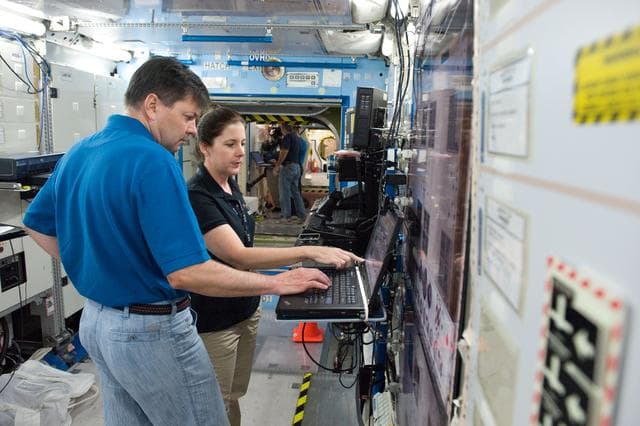 NASA image: Expedition 29/30 and Expedition 30/31 joint training sessions