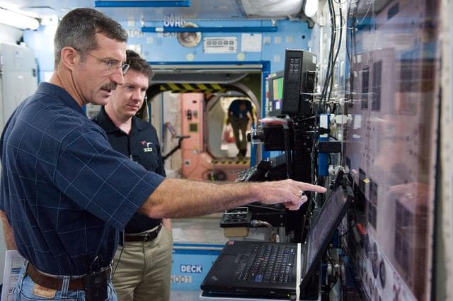 NASA image: Expedition 29/30 and Expedition 30/31 joint training sessions
