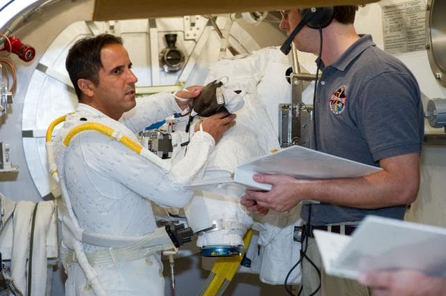 NASA image:  SSATA Crew Training in the SSATA Chamber