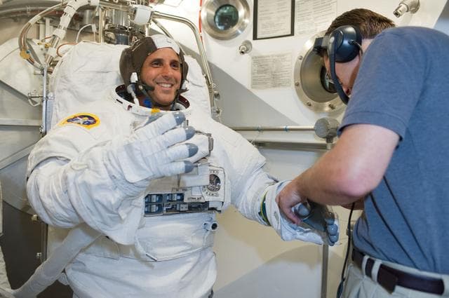NASA image:  SSATA Crew Training in the SSATA Chamber