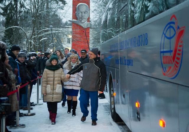 jsc2017e136097 - At the Gagarin Cosmonaut Training Center in Star City, Russia, Expedition 54-55 crewmember Anton Shkaplerov of the Russian Federal Space Agency (Roscosmos) waves to well-wishers Dec. 4 as he boards a bus to depart for nearby Chkalovsky Ai