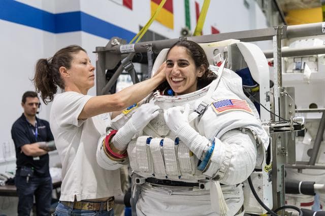 NASA image: 2017 ASCAN class members during ASCAN EVQ1 (Red Team) Training