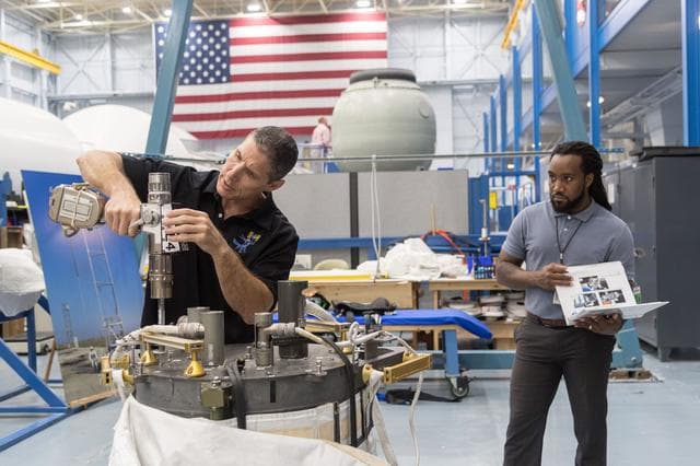 NASA image: CCP Astronauts - ISS EVA HI-FI Hardware 2/3 Training