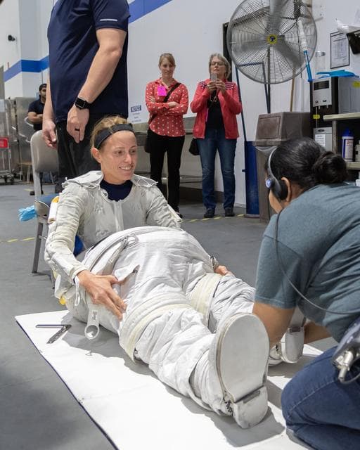 NASA image: 2017 ASCAN class members during ASCAN EVQ NBL 3 training