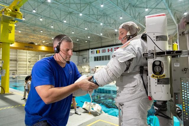 NASA image: 2017 ASCAN class members during ASCAN EVQ NBL 3 training
