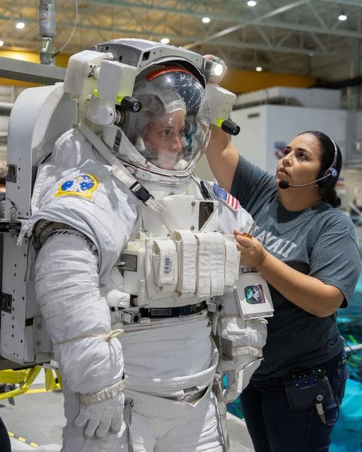 NASA image: 2017 ASCAN class members during ASCAN EVQ NBL 3 training