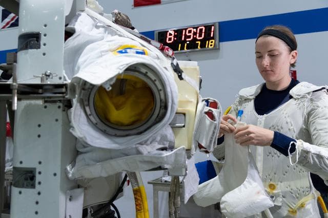 NASA image: 2017 ASCAN class members during ASCAN EVQ NBL 3 training