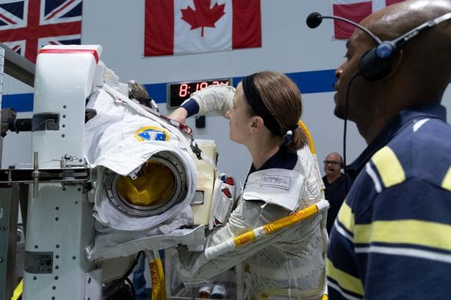 NASA image: 2017 ASCAN class members during ASCAN EVQ NBL 3 training