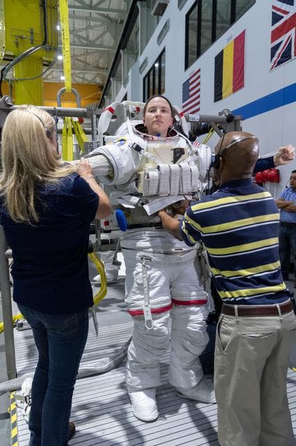 NASA image: 2017 ASCAN class members during ASCAN EVQ NBL 3 training