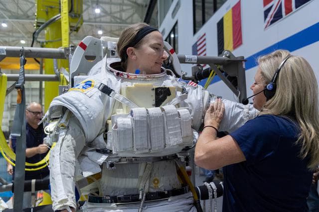 NASA image: 2017 ASCAN class members during ASCAN EVQ NBL 3 training