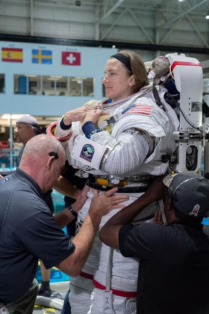 NASA image: 2017 ASCAN class members during ASCAN EVQ NBL 3 training