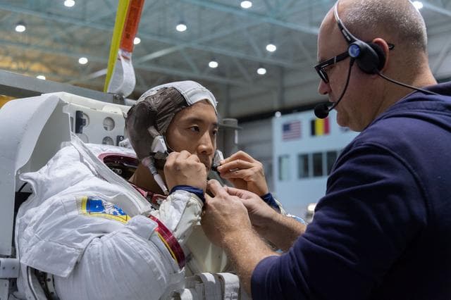 NASA image: 2017 ASCAN class members during ASCAN EVQ NBL 3 training